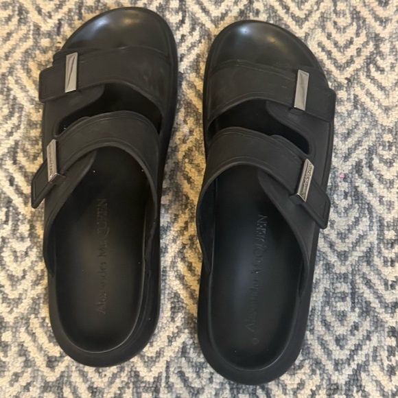 Alexander McQueen (Men’s) Hybrid Rubber sandals - Picture 4 of 15